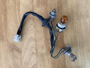 qm5테일램프_콤비네이션램프_소켓과전구배선