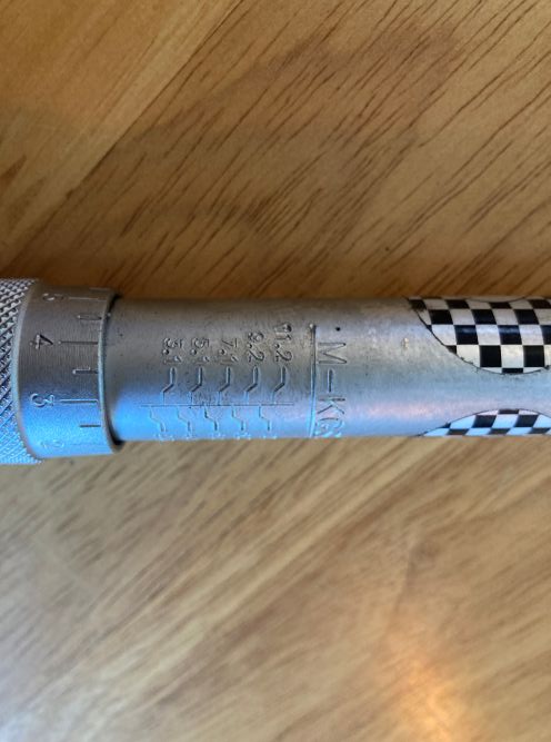 토크렌치kgf·m(킬로그램힘 미터)